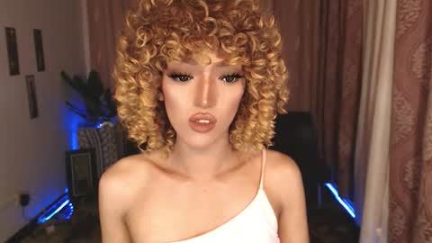 Snapshot of aphrodite_may chatting on September 2025 10:21:01 PM kathryn online show from September 2025 10:21:01 PM