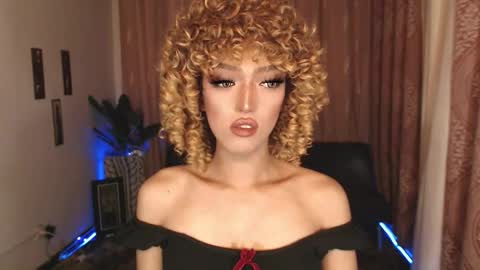 Snapshot of aphrodite_may chatting on September 2025 11:29:01 PM kathryn online show from September 2025 11:29:01 PM