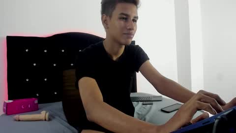 Snapshot of apolo1402 chatting on December 2024 02:58:01 AM Apolo online show from December 2024 02:58:01 AM