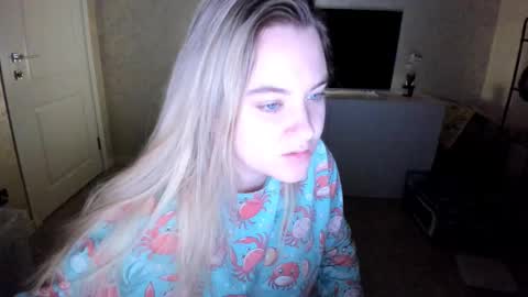 appleyummybuns online show from November 2025 08:31:01 PM