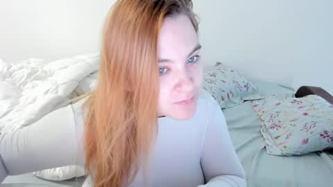 Snapshot of appleyummybuns chatting on May 2026 12:01:02 PM appleyummybuns online show from May 2026 12:01:02 PM