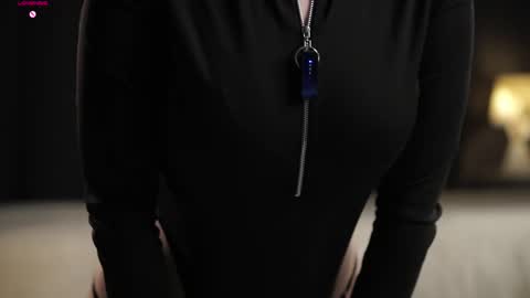 Snapshot of approche_toi_petite chatting on February 2026 12:43:02 PM Meghan online show from February 2026 12:43:02 PM