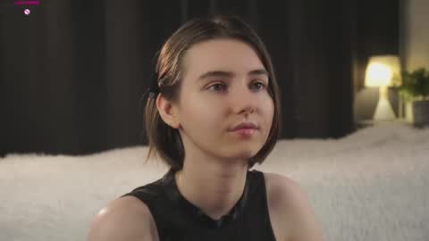 Snapshot of approche_toi_petite chatting on February 2026 12:54:01 PM Meghan online show from February 2026 12:54:01 PM