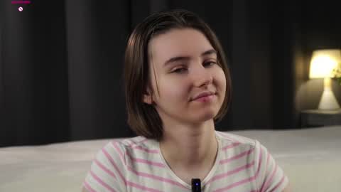 Snapshot of approche_toi_petite chatting on February 2026 12:53:02 PM Meghan online show from February 2026 12:53:02 PM