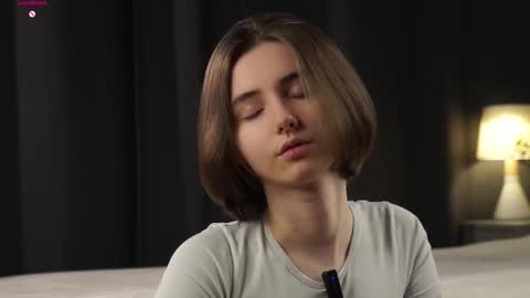 Snapshot of approche_toi_petite chatting on February 2026 12:41:01 PM Meghan online show from February 2026 12:41:01 PM