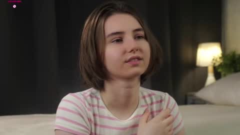 Snapshot of approche_toi_petite chatting on February 2026 01:51:01 PM Meghan online show from February 2026 01:51:01 PM