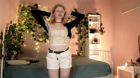 Snapshot of aprilgreeen chatting on April 2026 08:44:01 PM Hazy online show from April 2026 08:44:01 PM