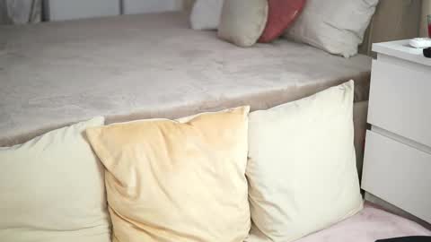 Snapshot of aprilhadid chatting on December 2025 07:32:01 PM Laura online show from December 2025 07:32:01 PM