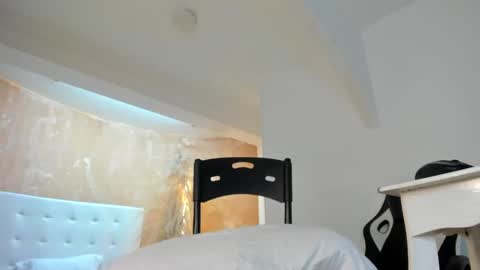 Snapshot of aprill_fox chatting on February 2025 12:57:02 PM aprill_fox online show from February 2025 12:57:02 PM