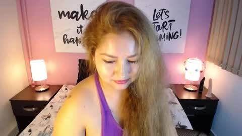 Snapshot of aprilsnow_ chatting on December 2024 11:10:02 PM AprilSnow online show from December 2024 11:10:02 PM