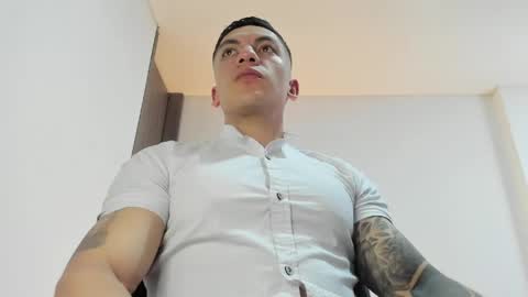 Snapshot of aquiles_51 chatting on May 2026 06:02:02 PM Jonathan online show from May 2026 06:02:02 PM