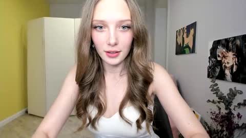 Lina online show from October 2025 10:45:01 AM