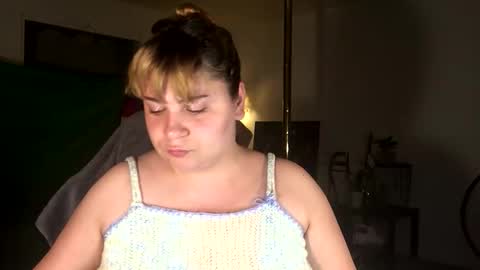 Snapshot of arabbustybeauty chatting on April 2026 03:42:01 AM BustyPrincessLeila online show from April 2026 03:42:01 AM