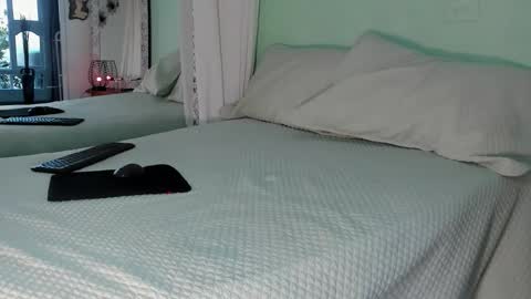 Nadia Cyel online show from October 2025 10:14:02 PM