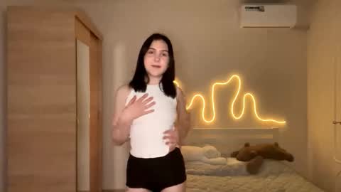 Emi online show from March 2026 05:18:02 PM