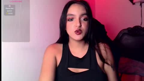 Snapshot of ari_20_ chatting on November 2025 01:52:01 AM Bella online show from November 2025 01:52:01 AM