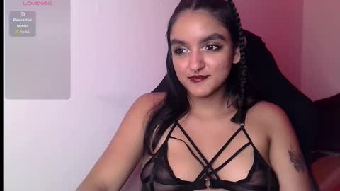 Snapshot of ari_20_ chatting on November 2025 08:26:01 AM Bella online show from November 2025 08:26:01 AM