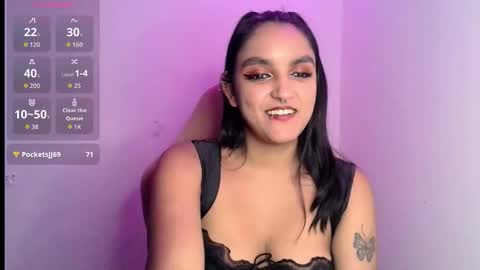 Snapshot of ari_20_ chatting on November 2025 08:42:02 PM Bella online show from November 2025 08:42:02 PM