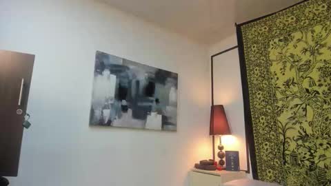 aria y orien  online show from November 2025 10:59:01 AM