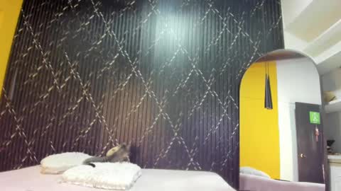 Aria Millers  online show from November 2025 01:31:01 PM