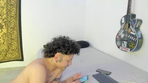 Snapshot of aria_x_orien chatting on April 2026 05:28:01 PM Aria and Orien online show from April 2026 05:28:01 PM