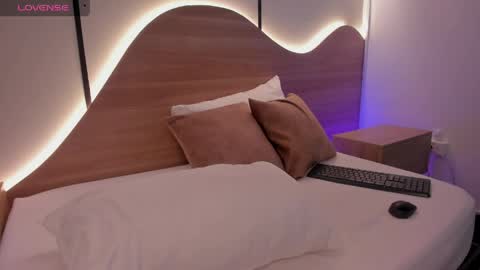 A R I A D N A online show from April 2026 02:27:01 AM