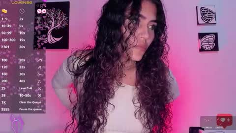 Snapshot of ariadna_tr chatting on November 2025 10:22:02 PM Ari online show from November 2025 10:22:02 PM