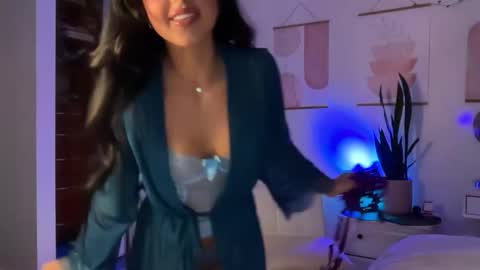 Aria  online show from October 2025 02:04:02 AM