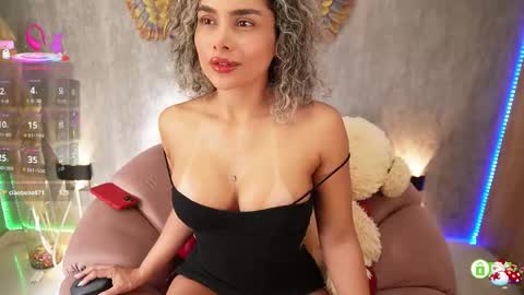 cristina online show from November 2025 01:55:01 PM