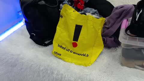 Ari  online show from October 2025 01:02:02 PM