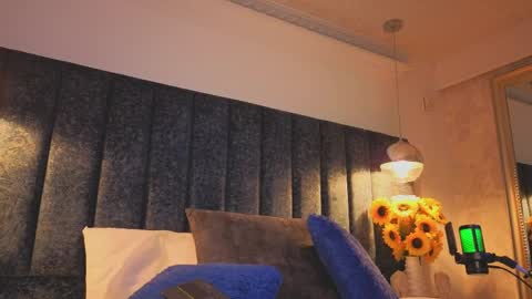 Arianna online show from April 2026 07:37:02 PM