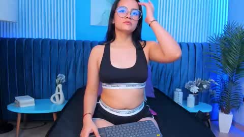 Arianna online show from December 2025 05:53:01 PM