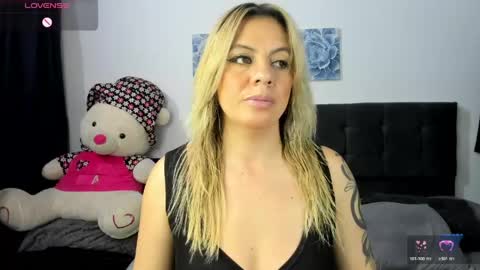 ariannawil online show from April 2026 10:59:02 PM