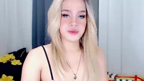 Snapshot of arianne_xoxo777 chatting on March 2025 08:23:02 AM ARIANNE CUMS online show from March 2025 08:23:02 AM