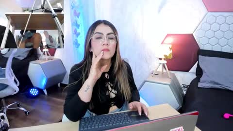 Snapshot of ariarous chatting on May 2026 04:44:02 PM aria online show from May 2026 04:44:02 PM