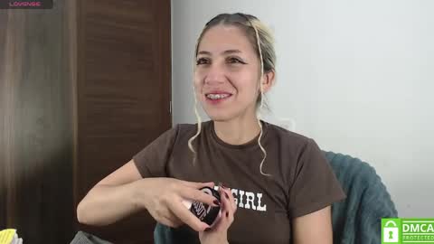 Snapshot of aribunnie chatting on May 2026 03:25:02 AM Ari Bunnie online show from May 2026 03:25:02 AM