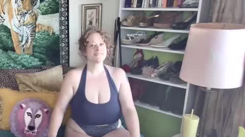 Arielle Ari online show from November 2025 05:03:01 PM