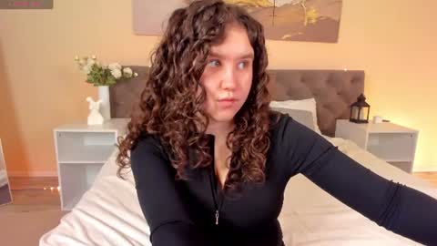 Snapshot of ariella_sol chatting on June 2026 01:05:01 AM Ariella GTM3 Tue Wed Thu Fri Sat 0400 am-1030pm online show from June 2026 01:05:01 AM