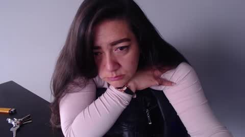 Snapshot of arielle_ninon chatting on December 2024 07:33:01 PM Arielle online show from December 2024 07:33:01 PM