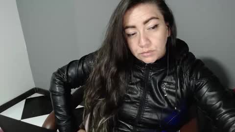 Snapshot of arielle_ninon chatting on December 2024 06:17:02 AM Arielle online show from December 2024 06:17:02 AM