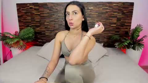 Snapshot of ariiaa_1 chatting on June 2026 05:23:01 AM ARIANNA online show from June 2026 05:23:01 AM