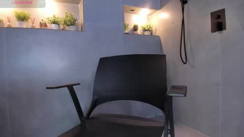 Ari  online show from November 2025 12:39:02 PM