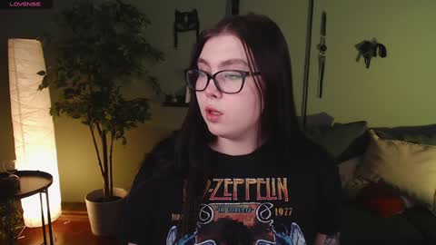 Snapshot of arizonaa_muse chatting on December 2024 12:22:01 PM Astrid online show from December 2024 12:22:01 PM