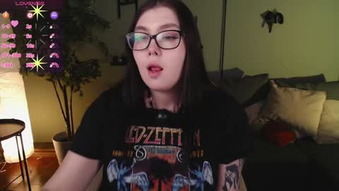 Snapshot of arizonaa_muse chatting on December 2024 03:28:02 PM Astrid online show from December 2024 03:28:02 PM