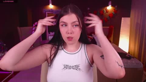 Snapshot of arizonaa_muse chatting on December 2024 12:27:02 PM Astrid online show from December 2024 12:27:02 PM