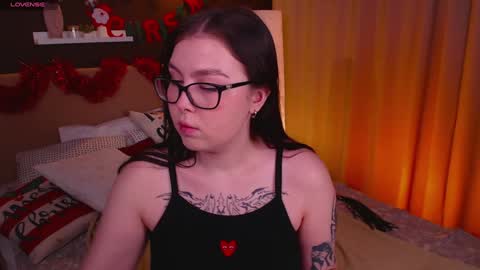 Snapshot of arizonaa_muse chatting on December 2024 12:24:01 PM Astrid online show from December 2024 12:24:01 PM