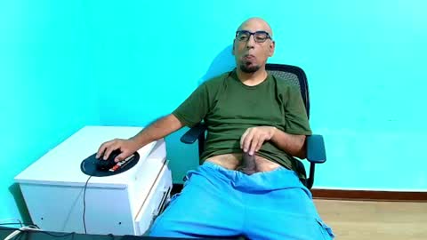 Snapshot of arnelux72 chatting on July 2026 05:02:02 AM arnelux72 online show from July 2026 05:02:02 AM