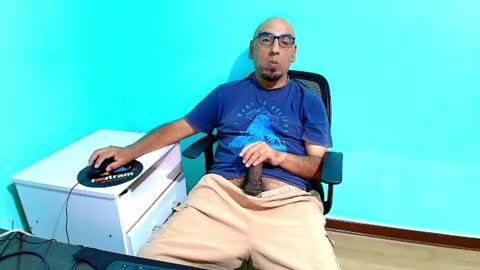 Snapshot of arnelux72 chatting on July 2026 05:21:02 AM arnelux72 online show from July 2026 05:21:02 AM