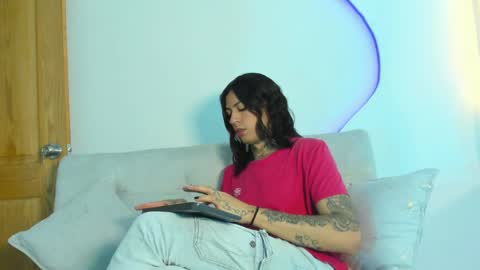 Snapshot of arohomlester_ chatting on April 2026 01:46:02 PM ARON online show from April 2026 01:46:02 PM