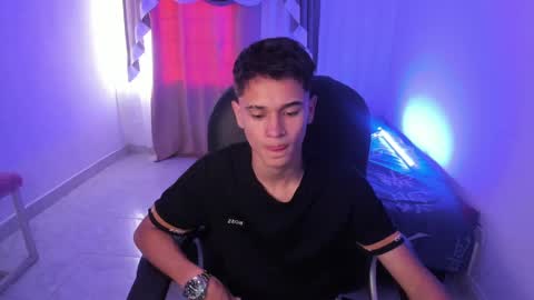 Aaron online show from November 2025 08:44:01 PM